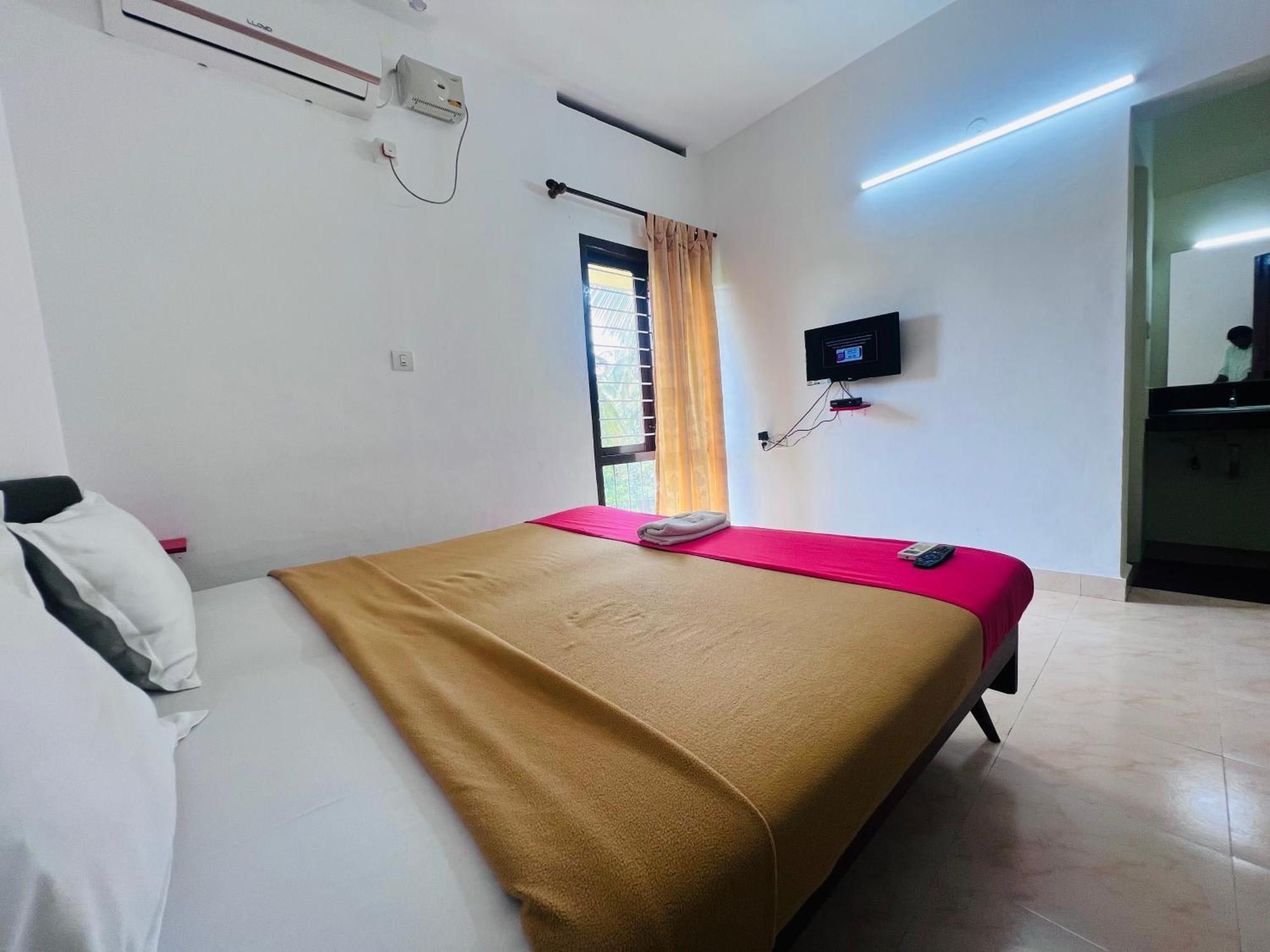 Hotel Sunday - Townhouse Club Airport Trivandrum Thiruvananthapuram Exterior foto