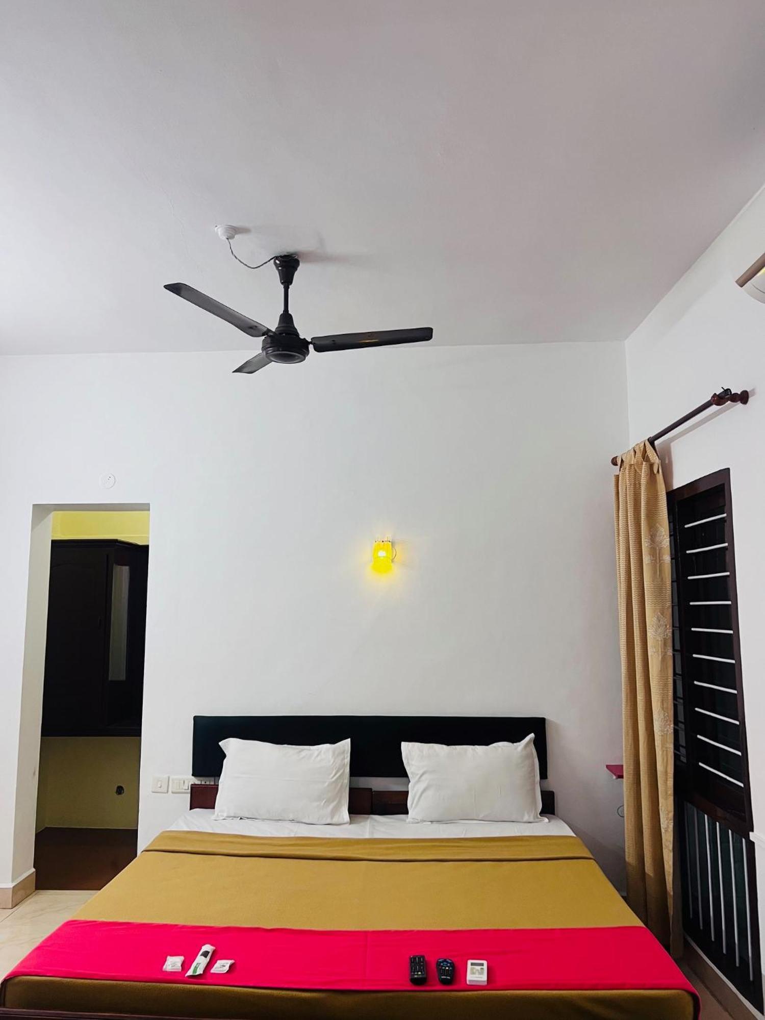 Hotel Sunday - Townhouse Club Airport Trivandrum Thiruvananthapuram Exterior foto