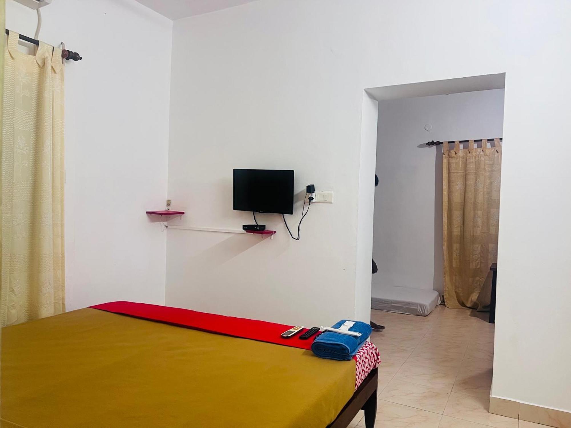 Hotel Sunday - Townhouse Club Airport Trivandrum Thiruvananthapuram Exterior foto